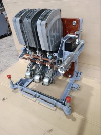 АВМ10СВ выкатной с ручным приводом